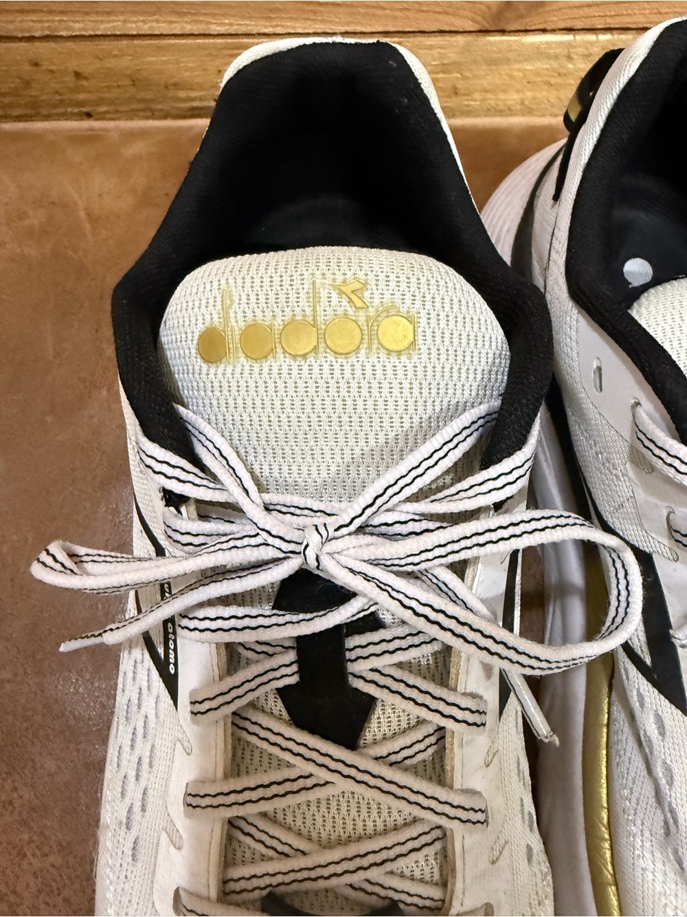Diadora White and Black Men’s Running Shoes with Gold Accent, size 11.5 - Picture 6 of 9